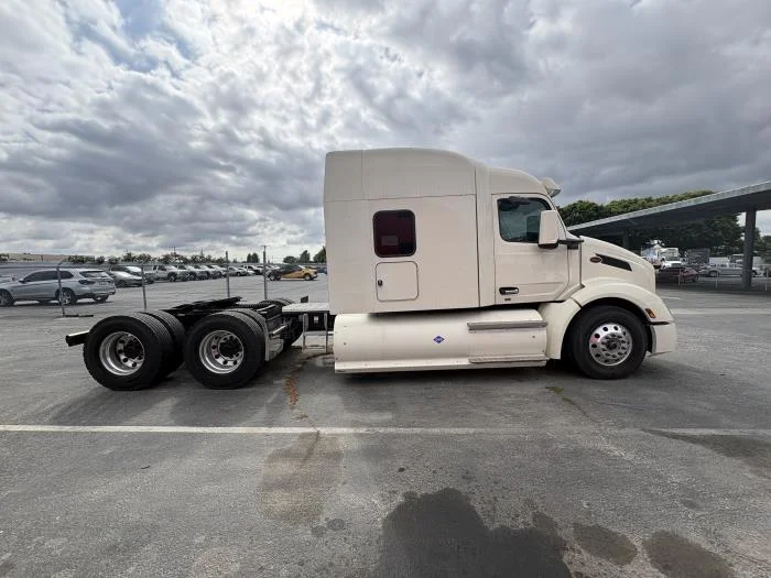 2024 Peterbilt 579 in Los Angeles, CA — photo 5
