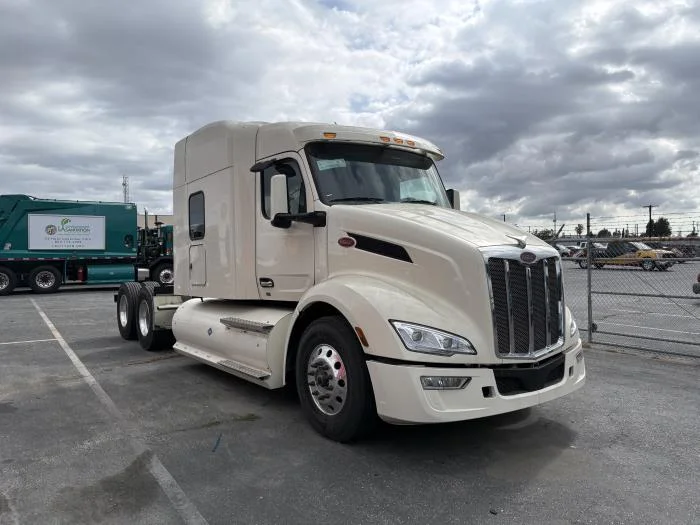 2024 Peterbilt 579 in Los Angeles, CA — photo 4