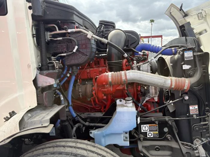 2024 Peterbilt 579 in Los Angeles, CA — photo 13