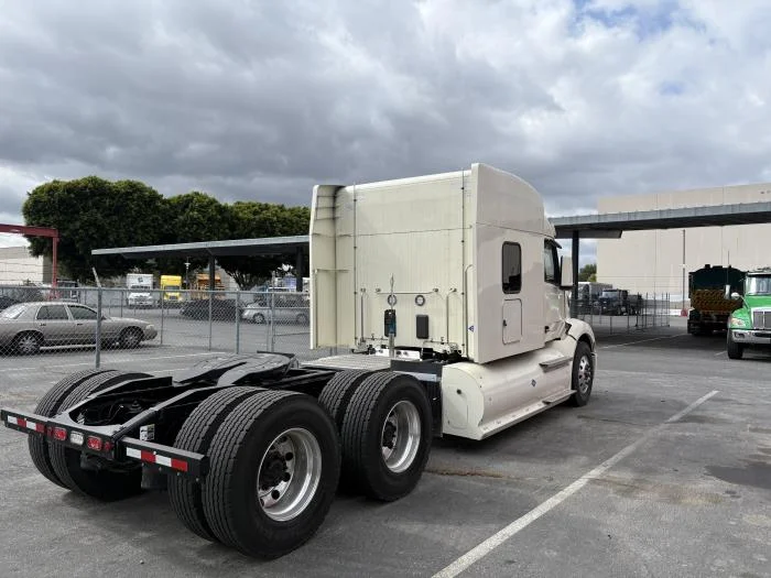 2024 Peterbilt 579 in Los Angeles, CA — photo 6
