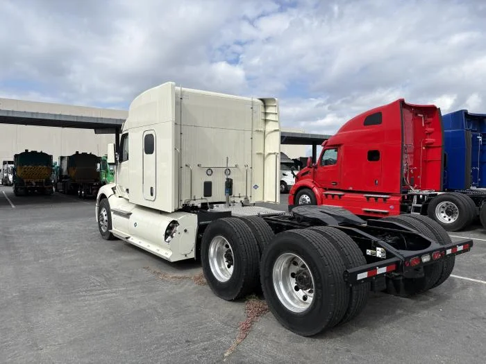 2024 Peterbilt 579 in Los Angeles, CA — photo 8