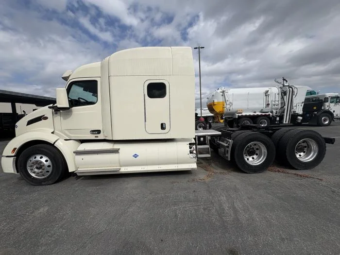 2024 Peterbilt 579 in Los Angeles, CA — photo 9
