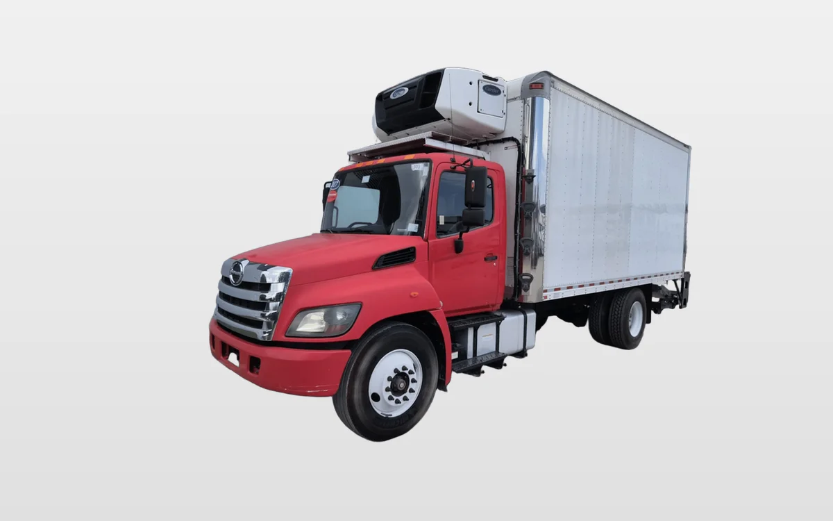 2017 Hino 268 - image 1