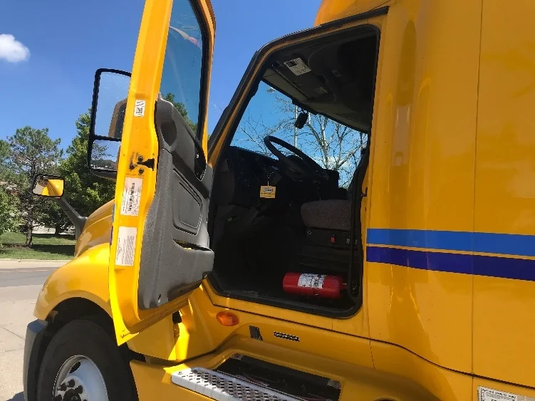 2022 International LT - image 9