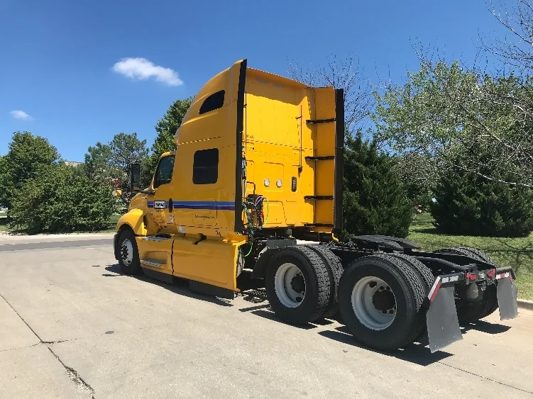 2022 International LT - image 5