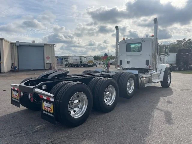2026 Peterbilt 567 in Tampa, FL — photo 7