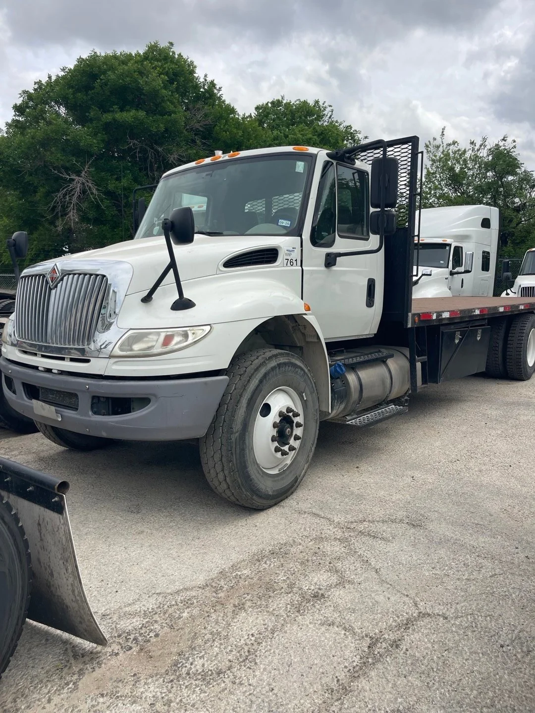 2017 International 4300 - image 2