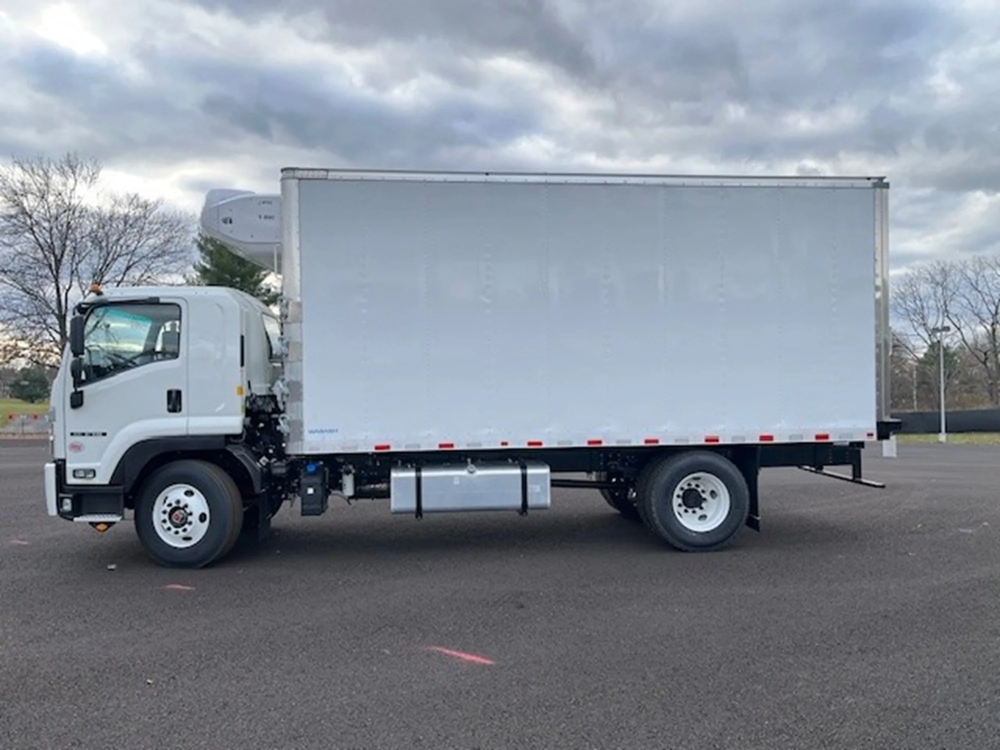 2025 Isuzu FTR - image 2