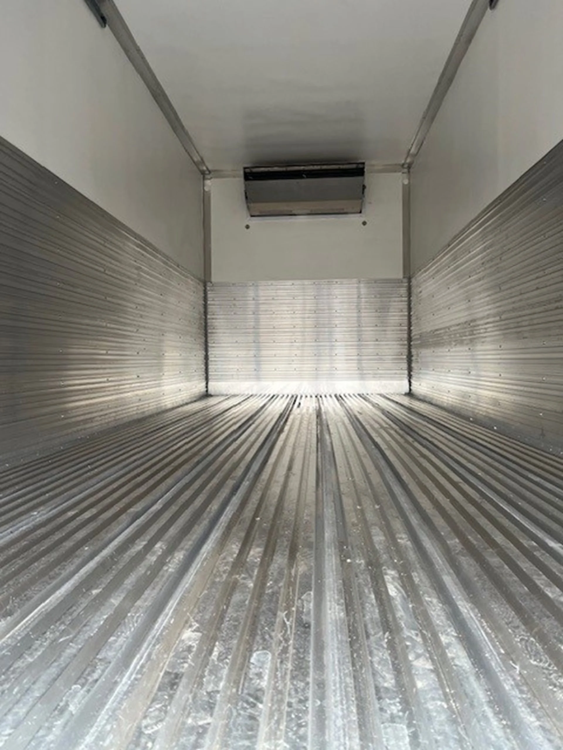 2025 Isuzu FTR - image 4