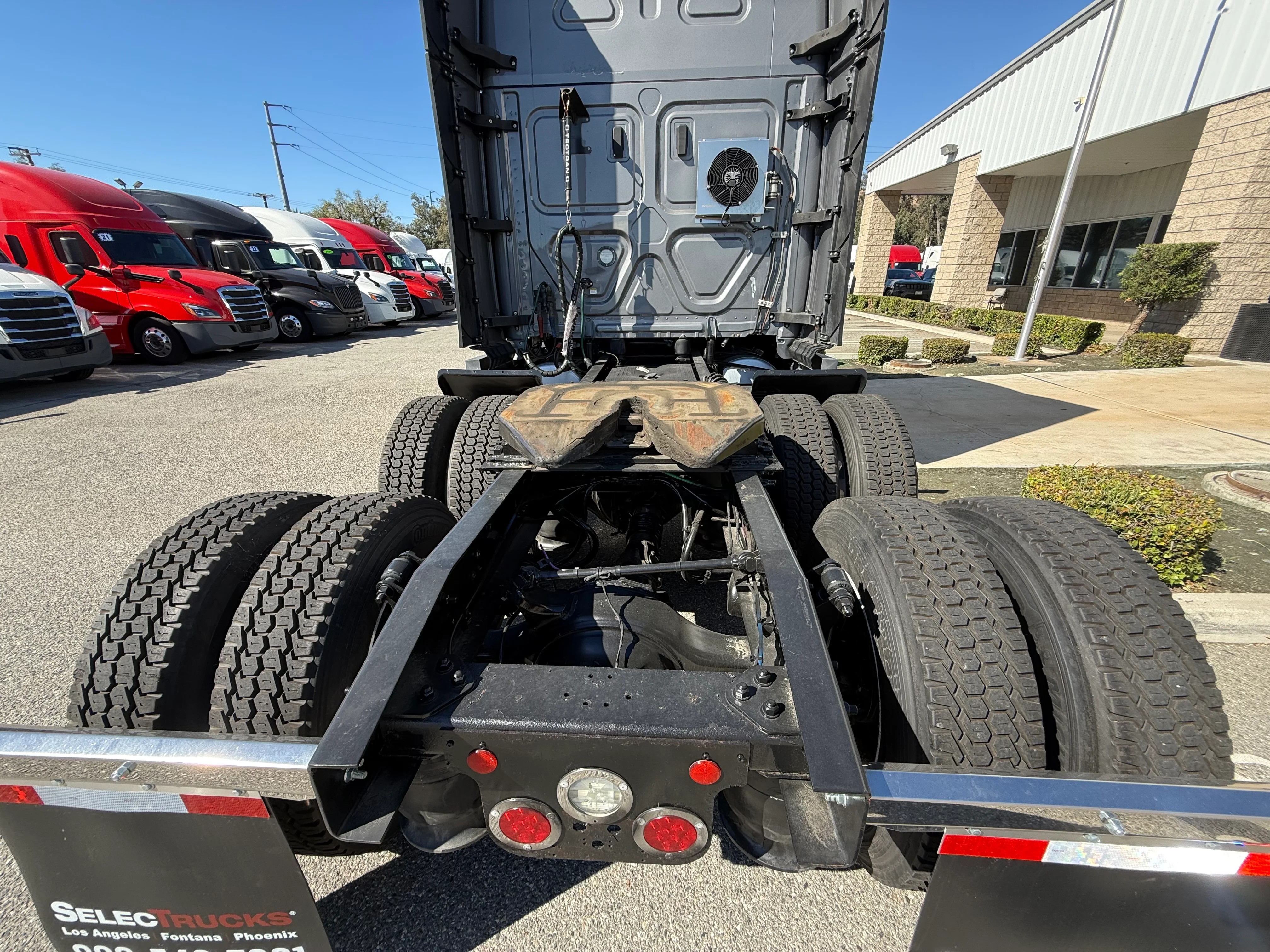 2021 Freightliner Cascadia in Selectrucks Fontana, CA — photo 6