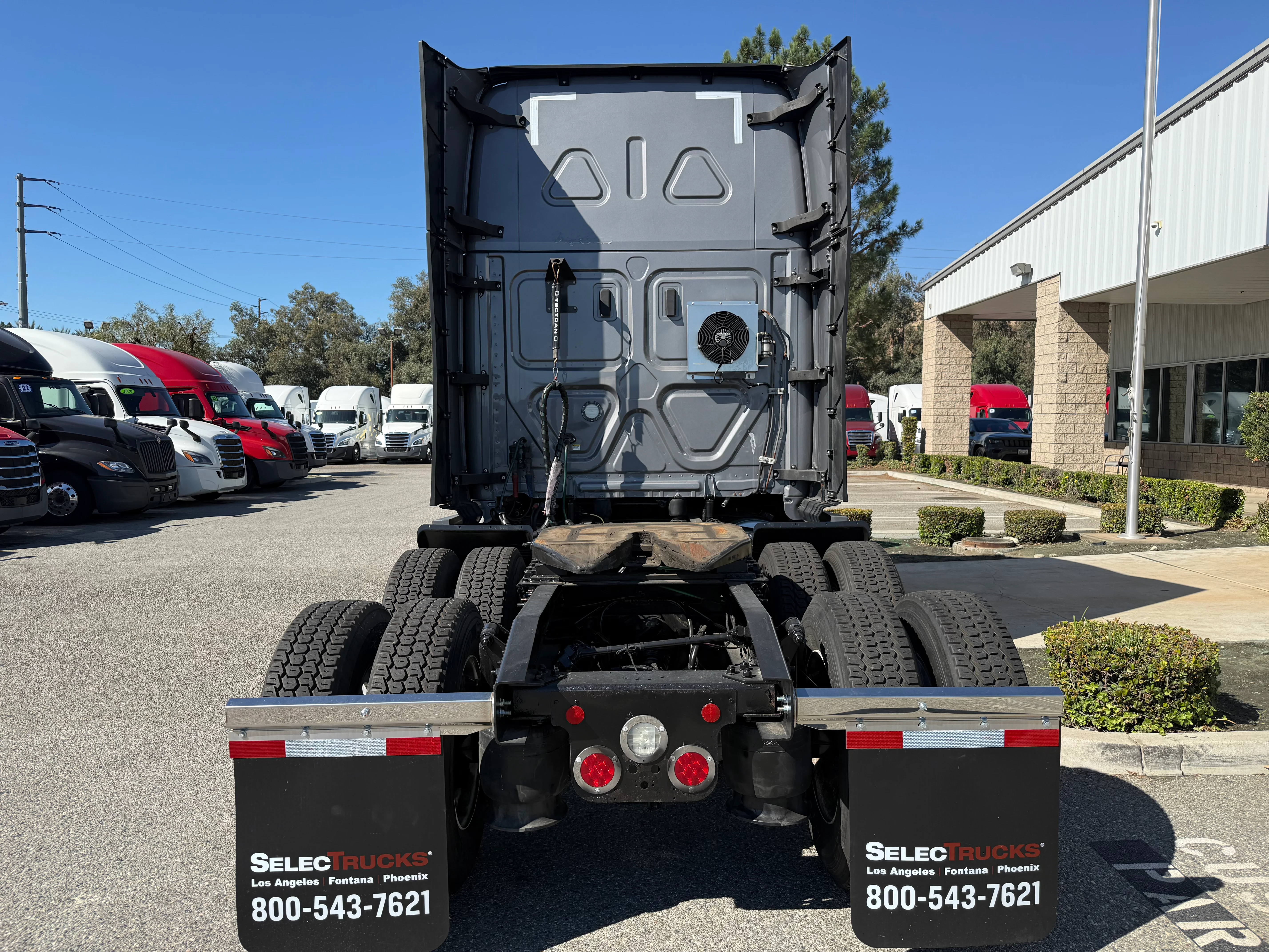 2021 Freightliner Cascadia in Selectrucks Fontana, CA — photo 5