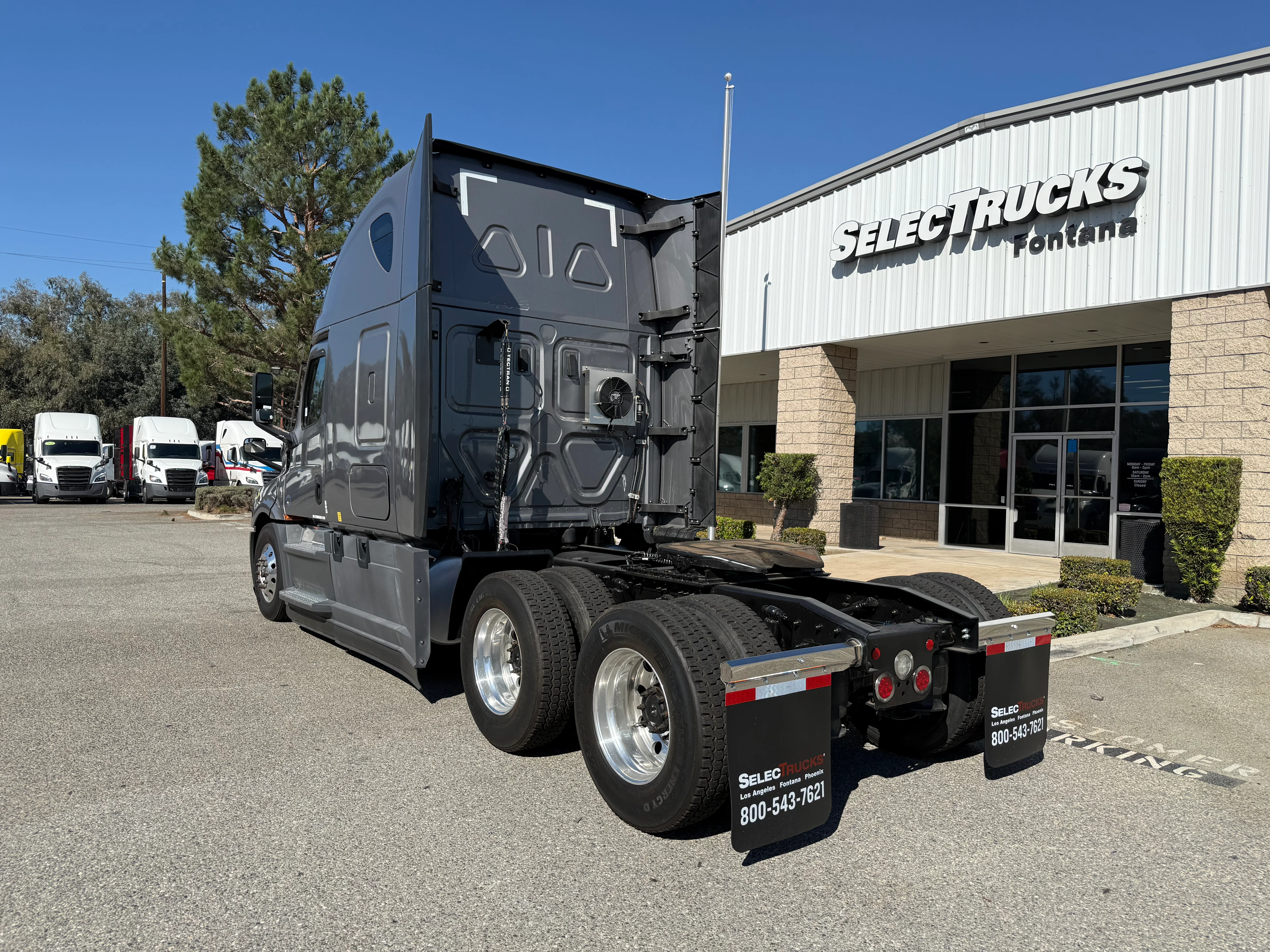 2021 Freightliner Cascadia in Selectrucks Fontana, CA — photo 4