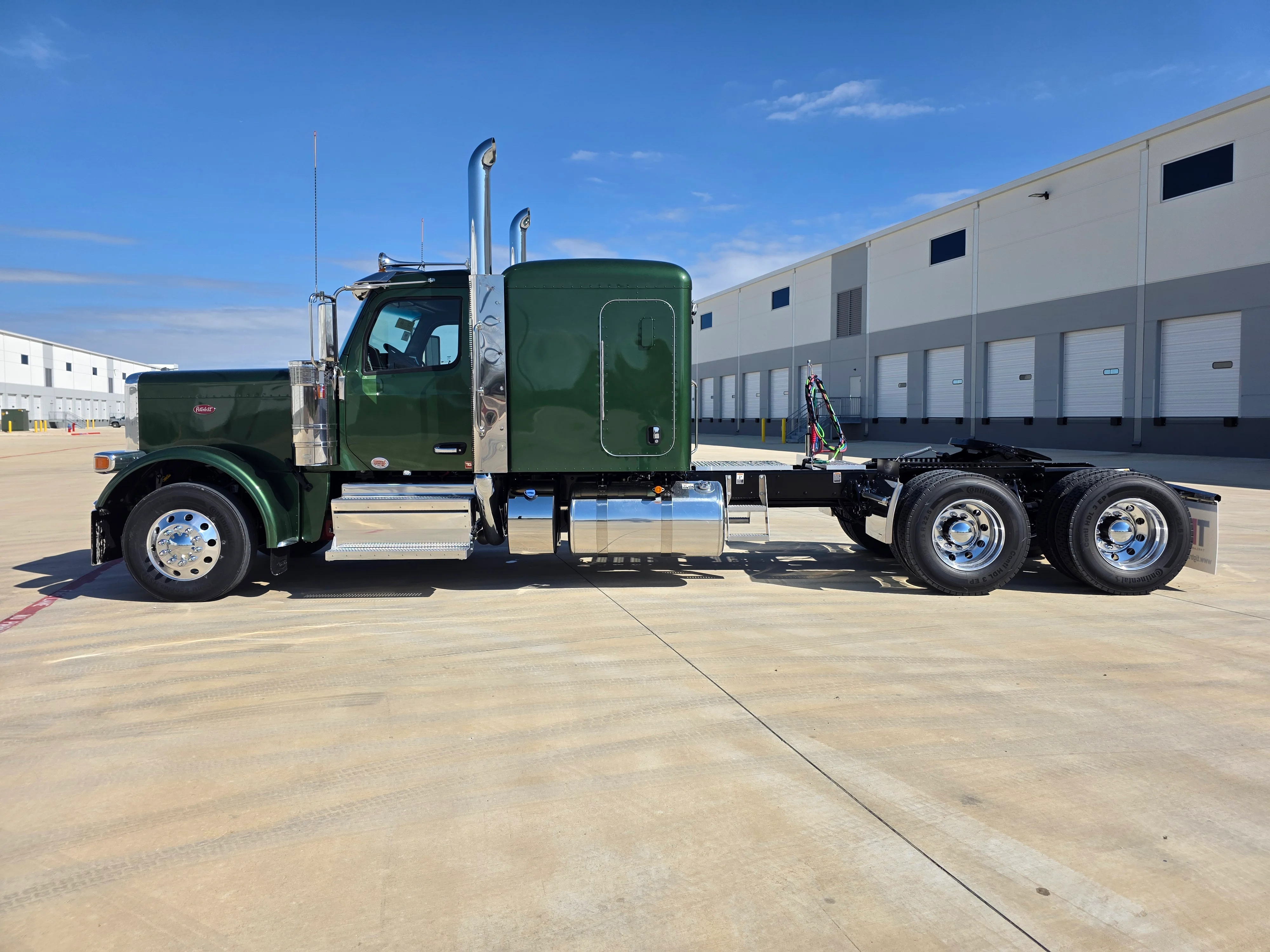 2027 Peterbilt 589 in Fort Smith, AR — photo 2