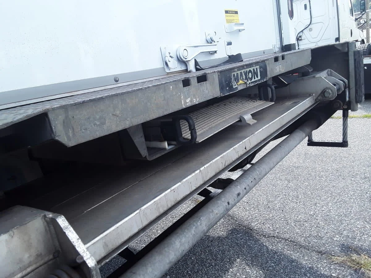 2016 Freightliner M2 106 in Allentown, PA — photo 10