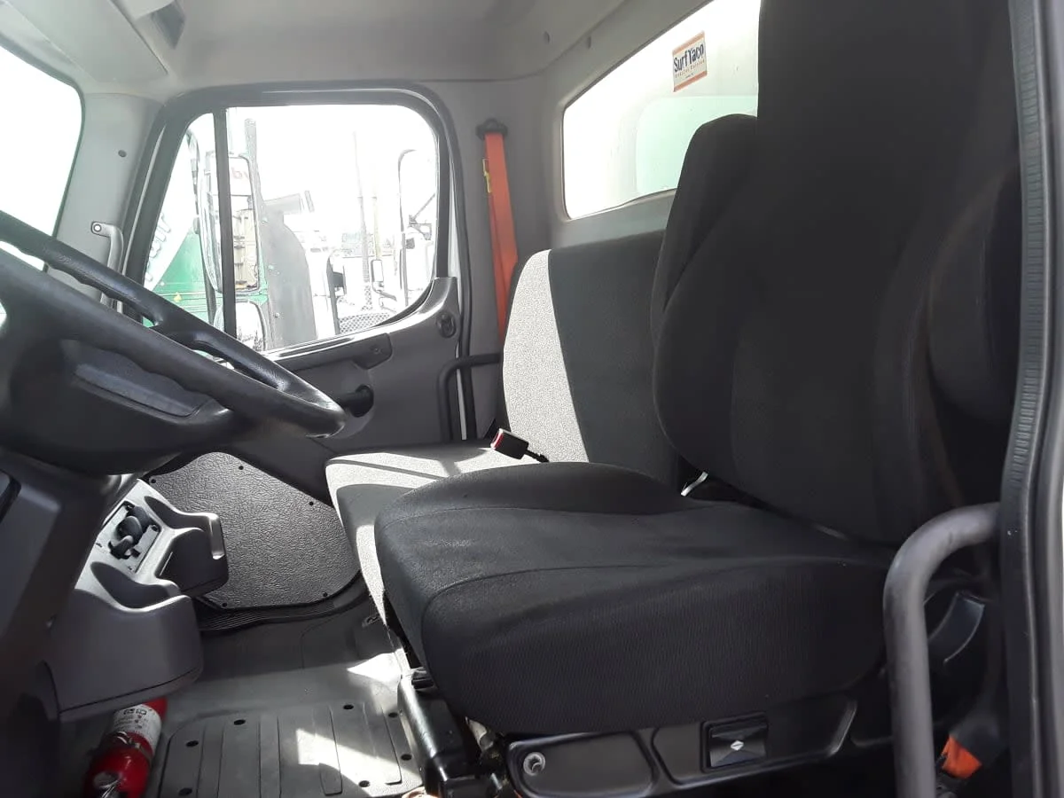 2016 Freightliner M2 106 - image 14