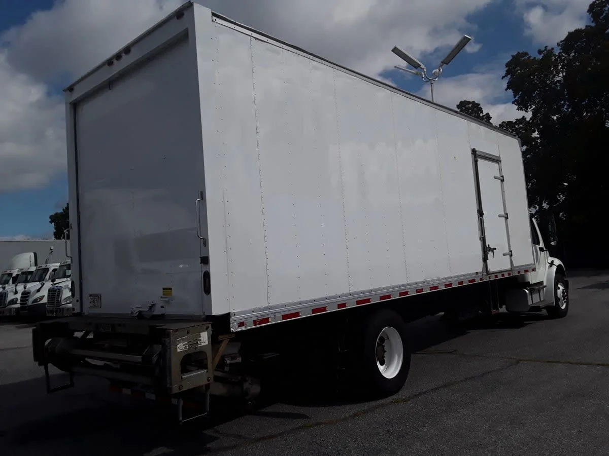 2016 Freightliner M2 106 - image 4