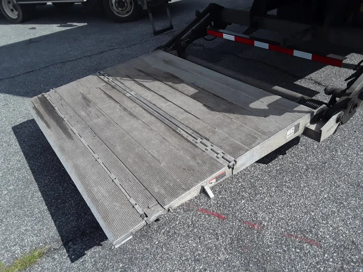 2016 Freightliner M2 106 - image 11