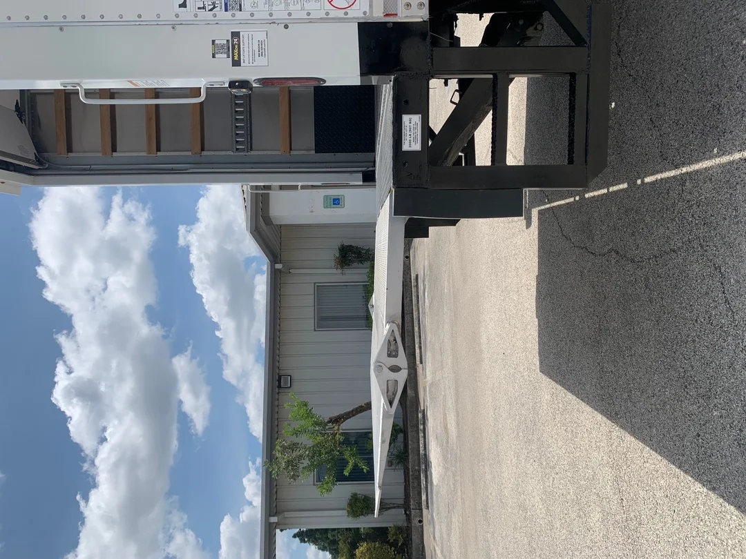 2025 Isuzu NPR - image 8