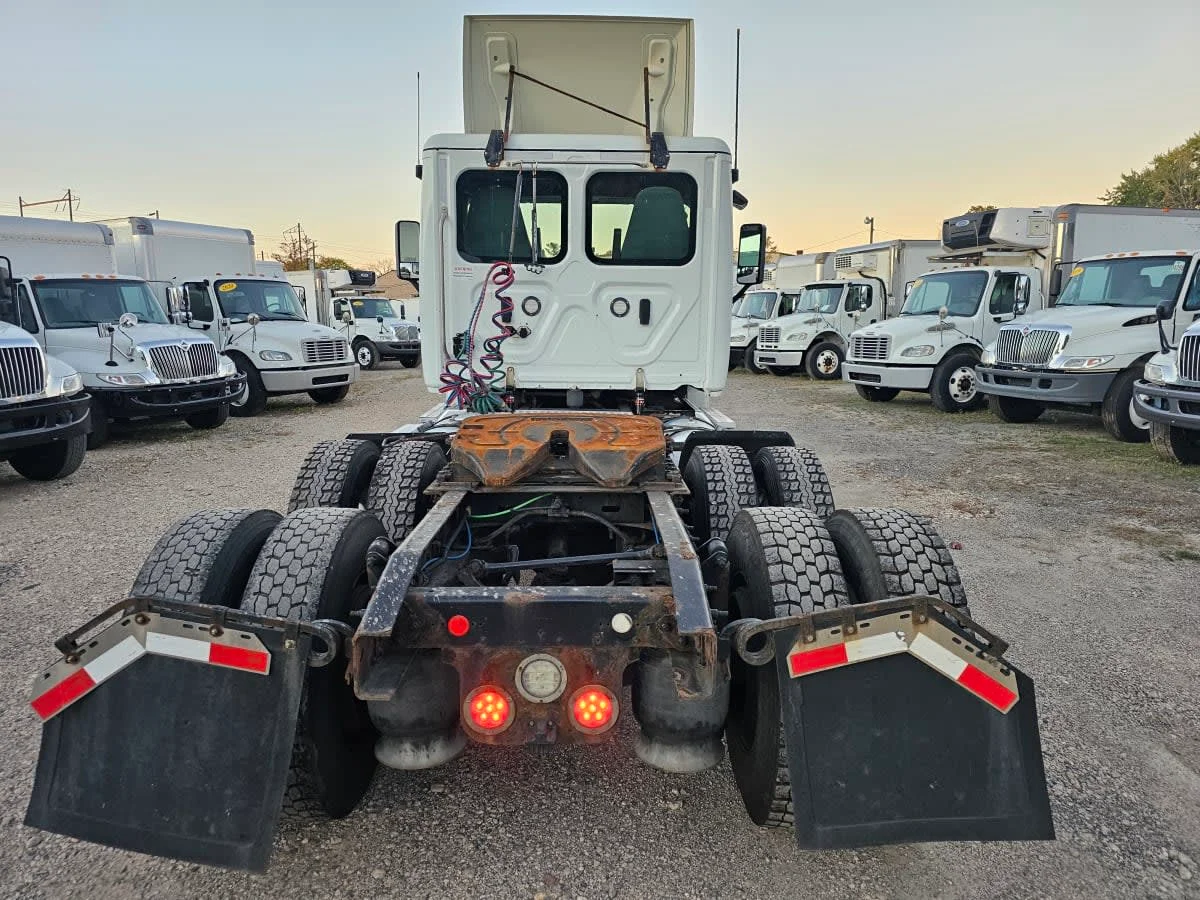2019 Freightliner Cascadia in Bensalem, PA — photo 5