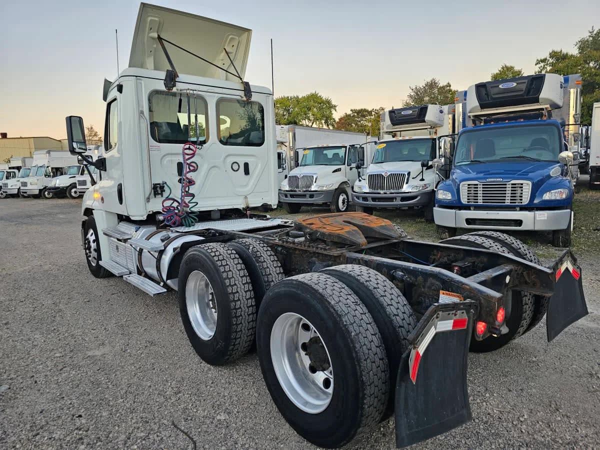 2019 Freightliner Cascadia in Bensalem, PA — photo 6