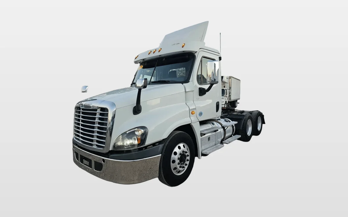 2019 Freightliner Cascadia - image 1