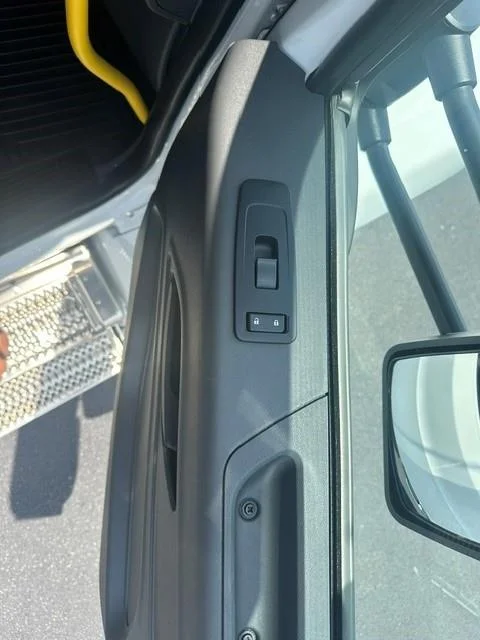 2027 Peterbilt 548 — photo 20