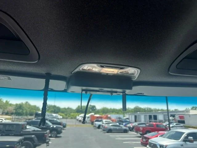 2027 Peterbilt 548 — photo 17