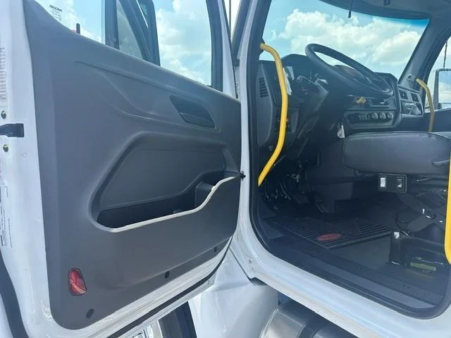 2027 Peterbilt 548 — photo 10