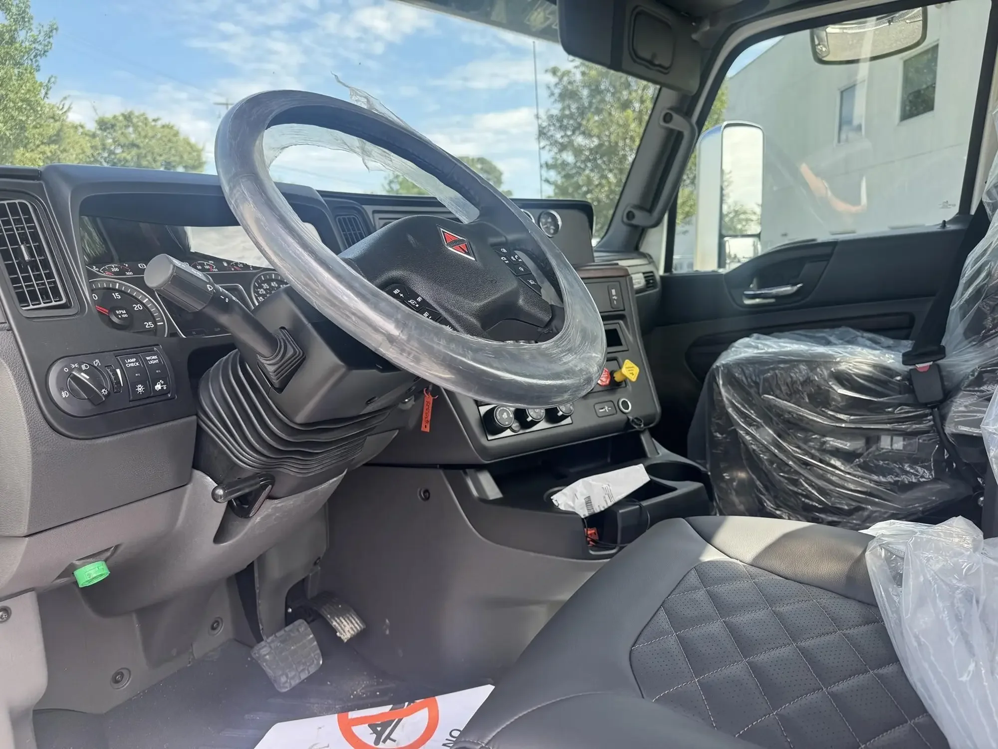 2026 International HX - image 8