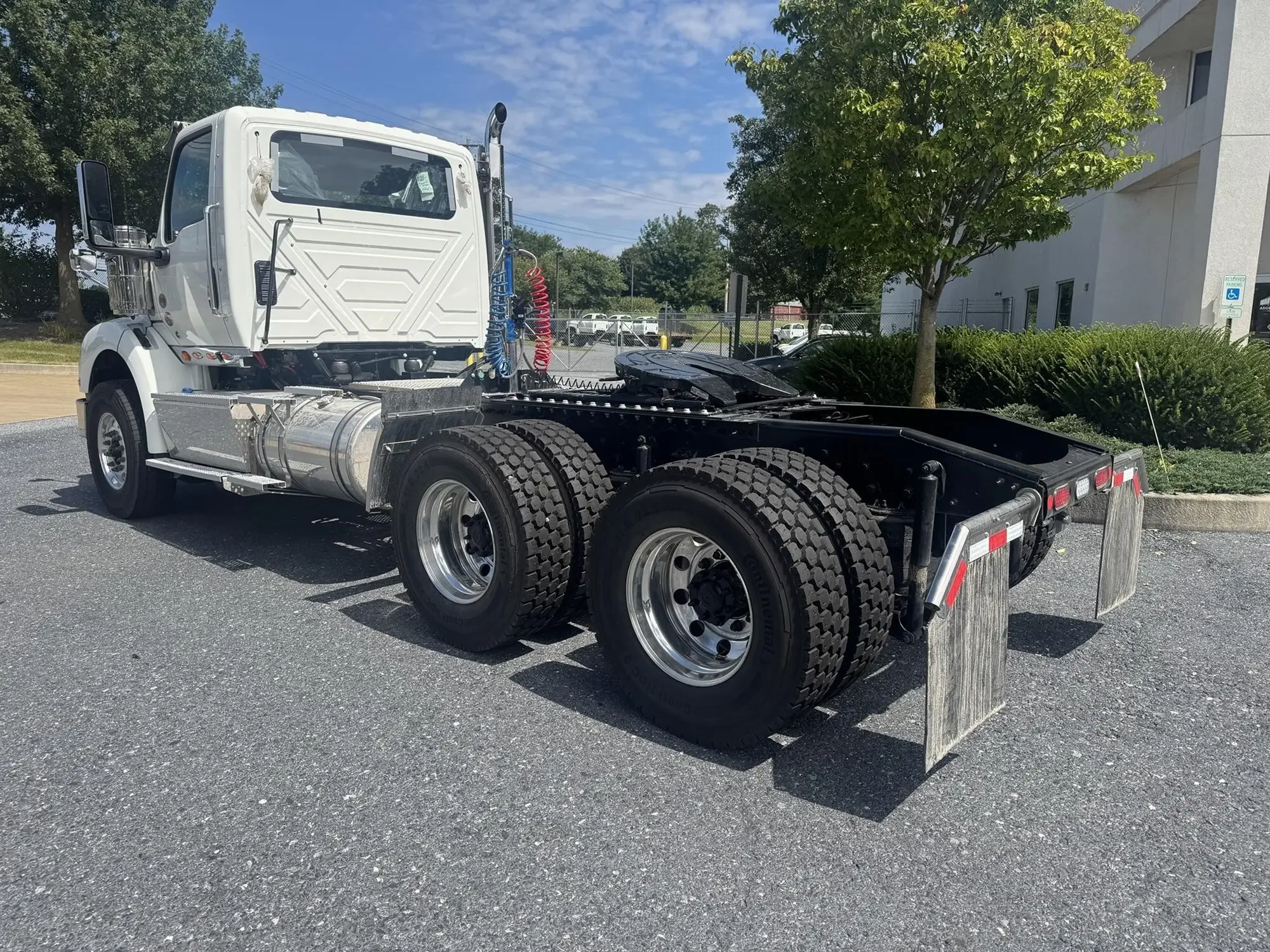 2026 International HX - image 3