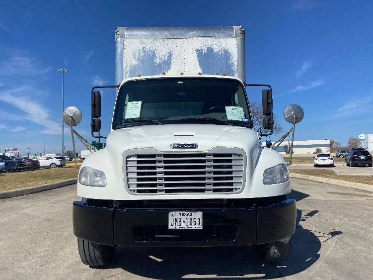 2018 Freightliner M2 106 - image 2