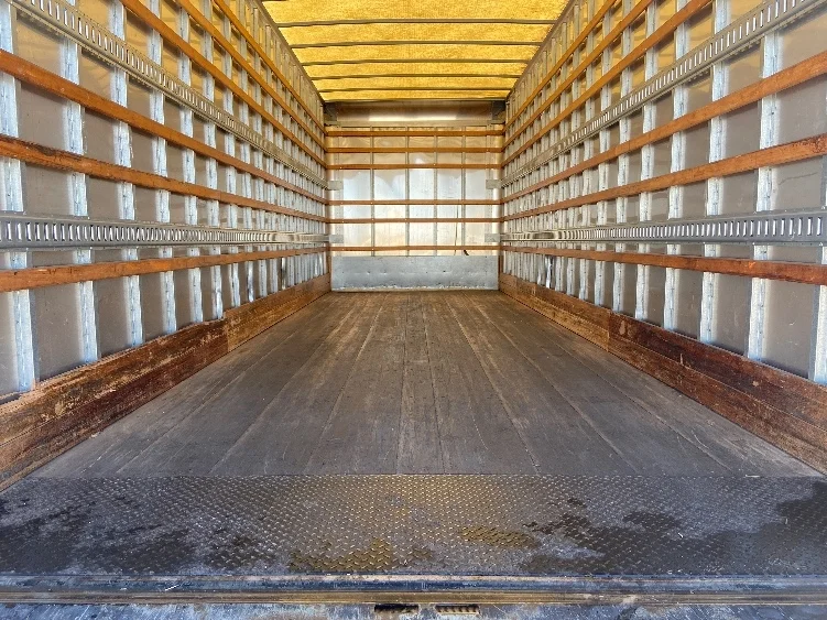 2018 Freightliner M2 106 - image 10