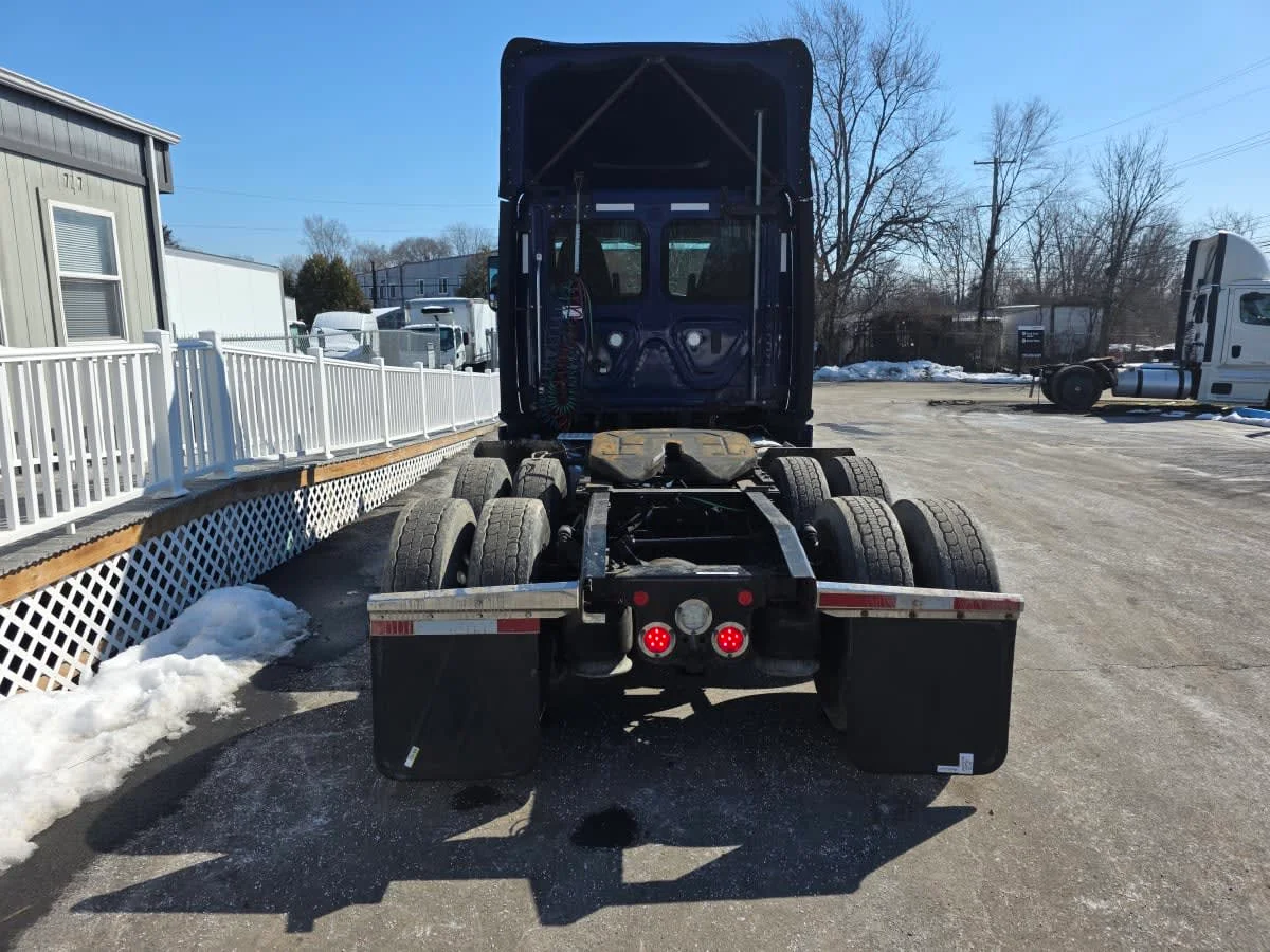 2020 Freightliner Cascadia in Bensalem, PA — photo 5