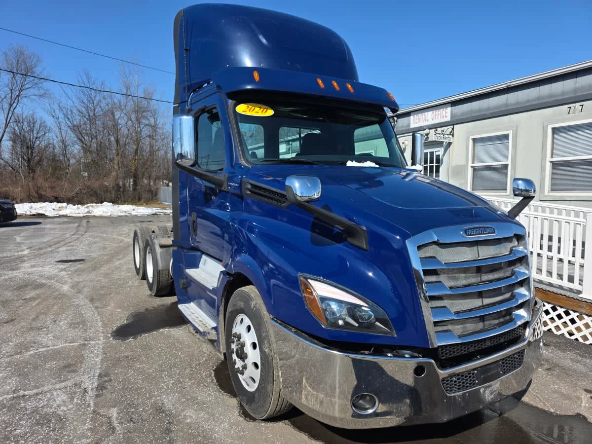 2020 Freightliner Cascadia in Bensalem, PA — photo 3