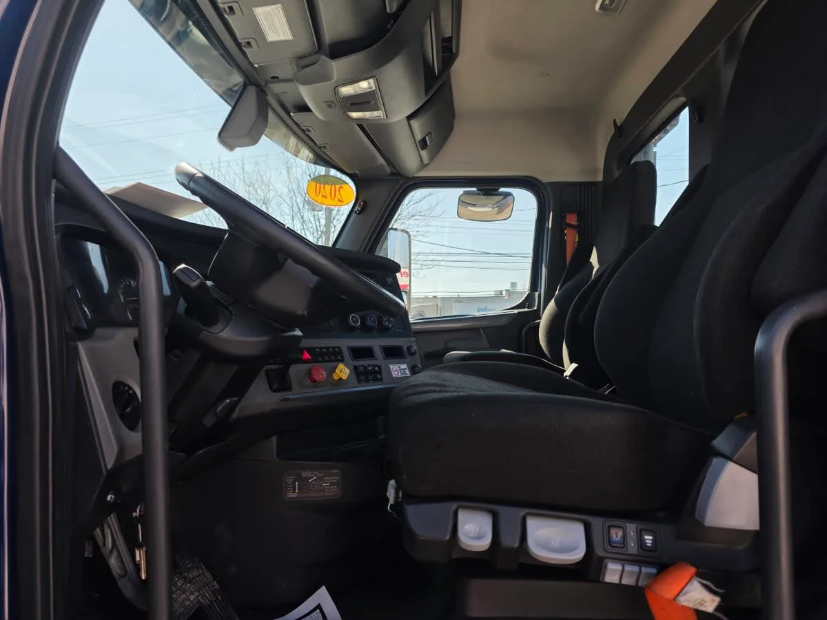 2020 Freightliner Cascadia in Bensalem, PA — photo 7