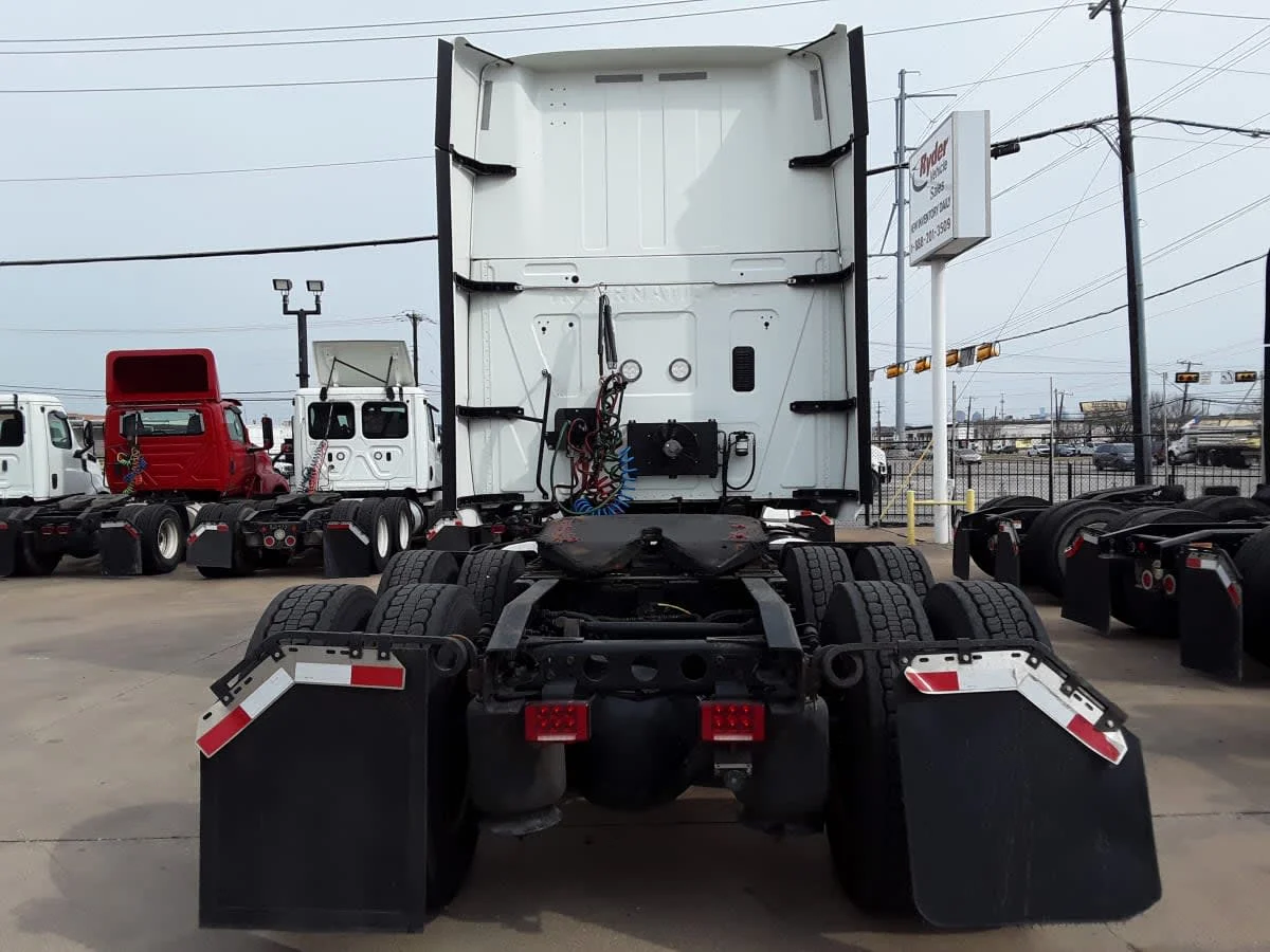 2020 International LT - image 5