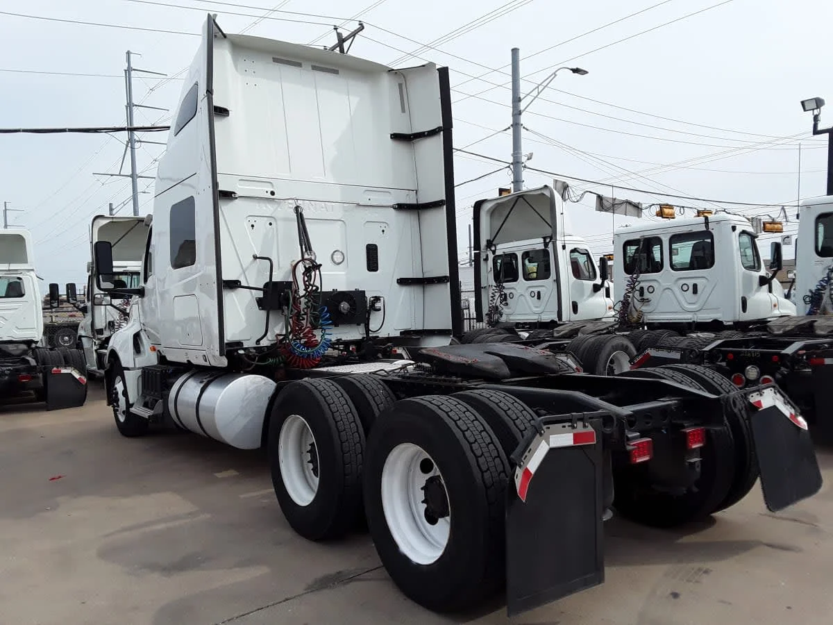 2020 International LT - image 6