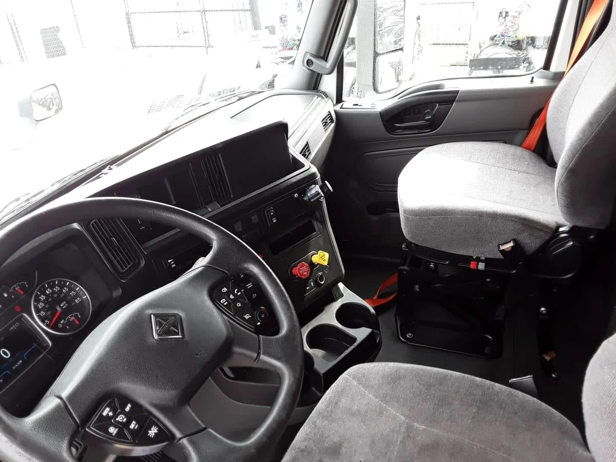 2020 International LT - image 7