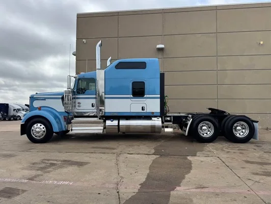 2027 Kenworth W900 in Dallas, TX — photo 8