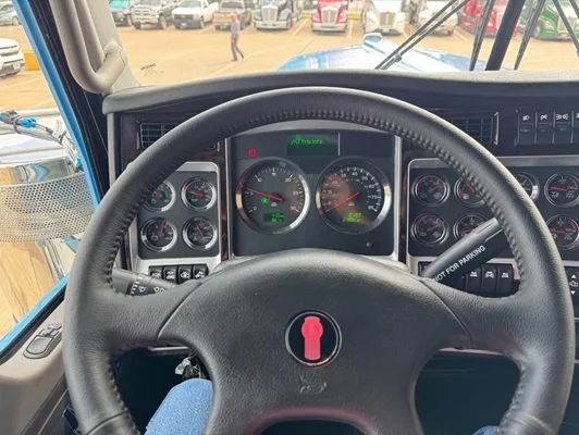 2027 Kenworth W900 in Dallas, TX — photo 15
