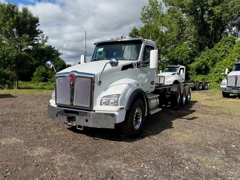2027 Kenworth T880