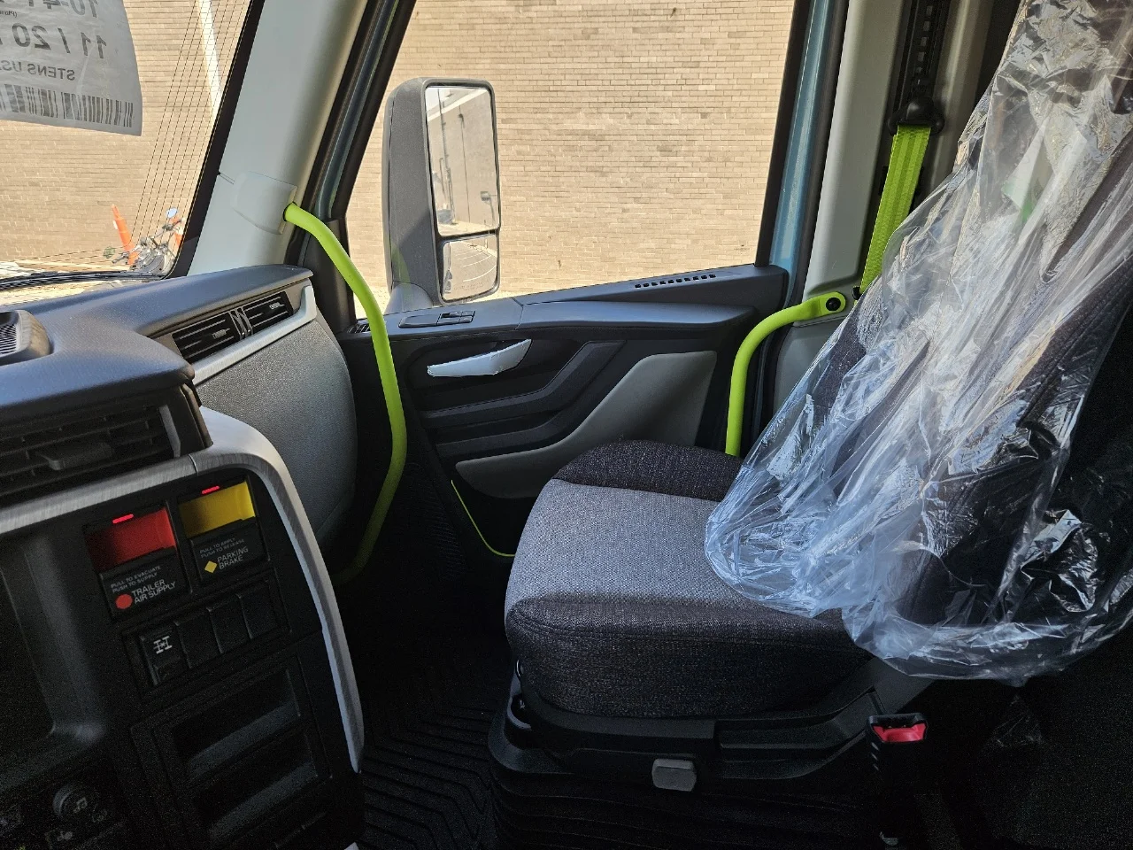 2025 Volvo VNL 860 in Gary, IN — photo 10
