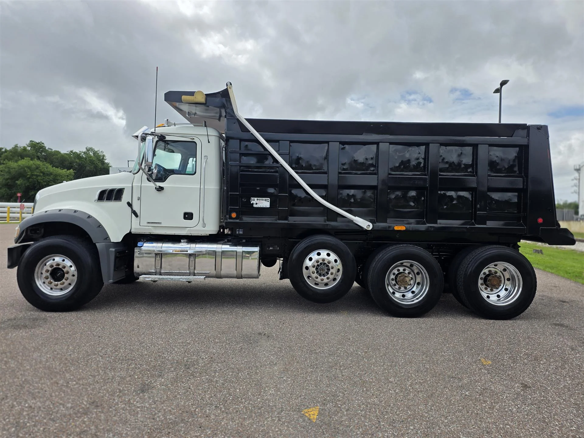 2020 Mack Granite in Winter Haven, FL — photo 3