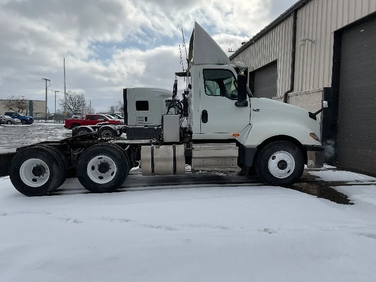 2020 International LT - image 8