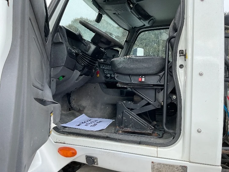 2020 International LT - image 9