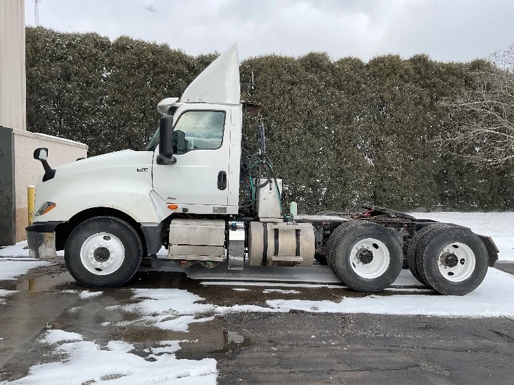 2020 International LT - image 4