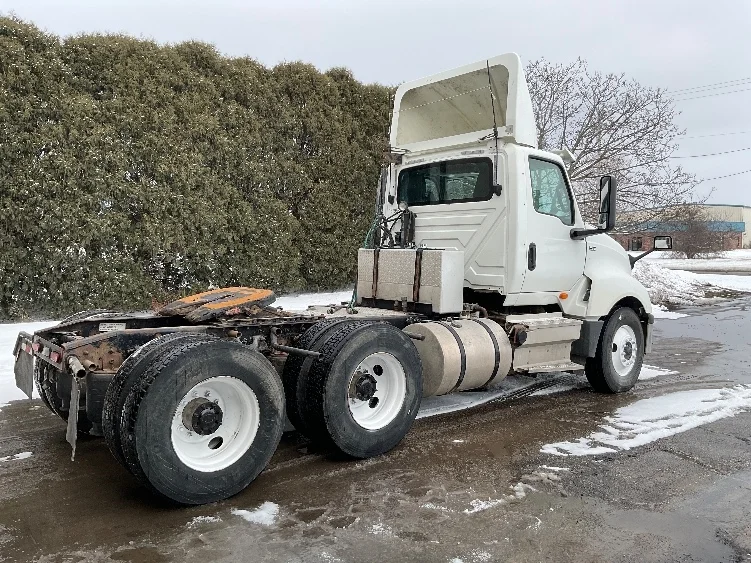 2020 International LT - image 7