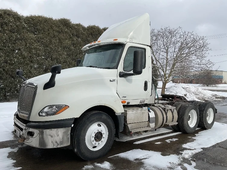 2020 International LT - image 3