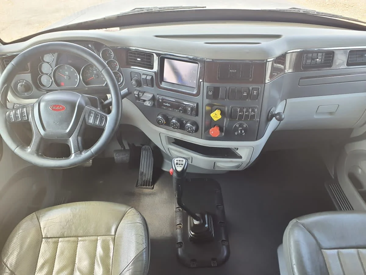 2021 Peterbilt 579 - image 7
