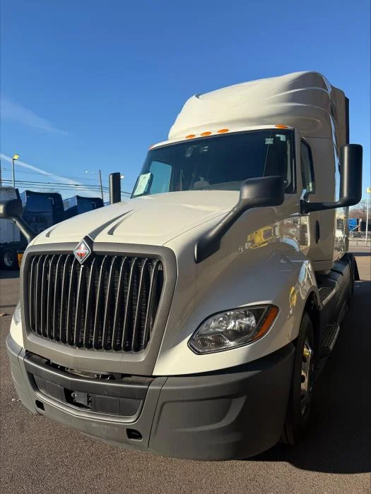 2022 International LT in Memphis, TN — photo 14